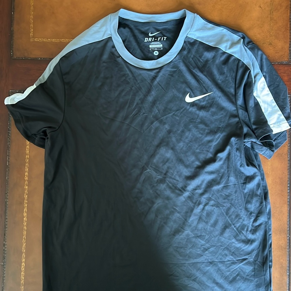 Men’s Nike dry fit shirt
